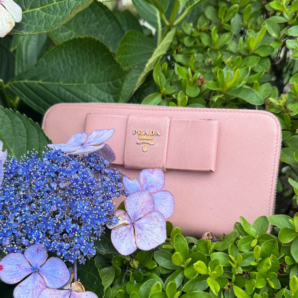 Prada Light Pink Bow Wallet GUC authentic - Picture 1 of 13
